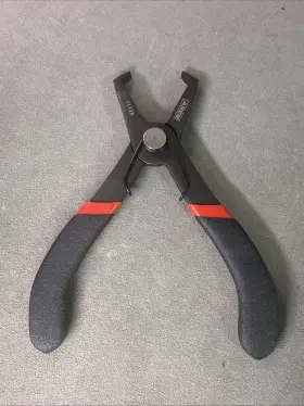 71135 Ares 30 Degree Push Pin Removal Pliers