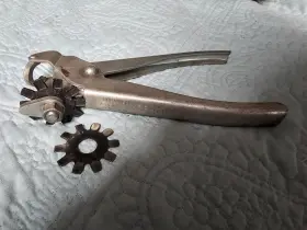 Cf-70 Cornwell Vintage Spark Plug Gapping Gapper Pliers Pre Owned