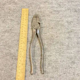 213-9ne Klein Tools Vintage #213-9ne Lineman Pliers Side Cutting Gripping 9 1/2 Inch