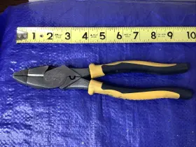 J213-9necr Klein Tools Journeyman 9-inch Pliers With Crimping Die Behind Hinge