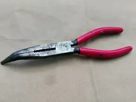 Mac Tools 301811 Bent Needle Nose Pliers P301811 8 Inch Long Red Handle Pre-owned