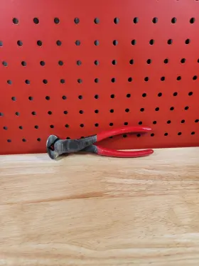 P301798 Mac Tools 7 Inch Long Red Vinyl Handle End Cutter / Nipper Pliers