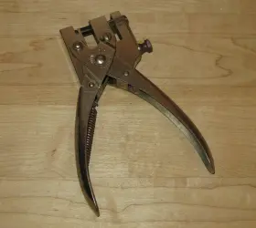 450-6-1 Maun Industries 450-6-1/2 England Inch S Leather Punch Pliers Tool - 1/4 Holes