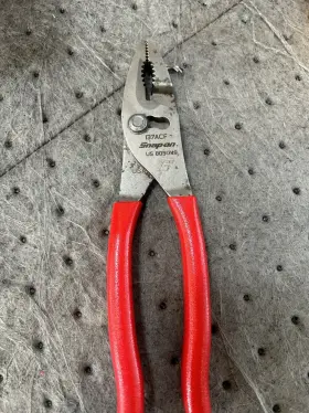 137acf Snap-on Tools Usa Red 8 Inch Soft Grip Combo Slip Joint Pliers With Cutters