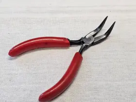 496bcp Snap-on Soft Grip Bent Angled Needle Nose Pliers 5.5 Inch Broken Tip As Is