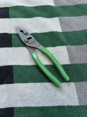 Hj47acfg Snap-on 8 Inch Talon Grip Flankjaw Slip-joint Pliers Green