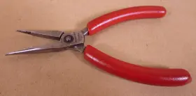 P91055a Snap-on 5-1/2 Inch Long Snipe Nose Serrated Jaw Pliers Red Spain Damage