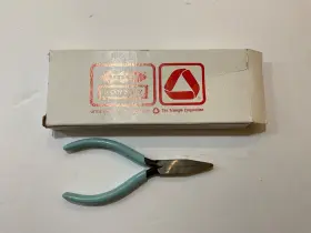 20-4-1 Utica 20-4-1/2gc Nos / Bonney Flat Nose Pliers 4 1/2 Inch #20-4-1/2gc Made In Usa
