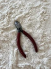 Klein Tools D528V Bell System Pliers Electronics Side Cutters Made Usa Used. Price: $11.50.